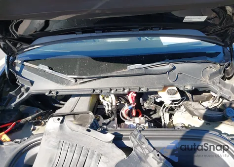 2022 Tesla Model Y Performance Dual Motor All-Wheel Drive z USA, uszkodzony, nr VIN 7SAYGDEFXNF406401